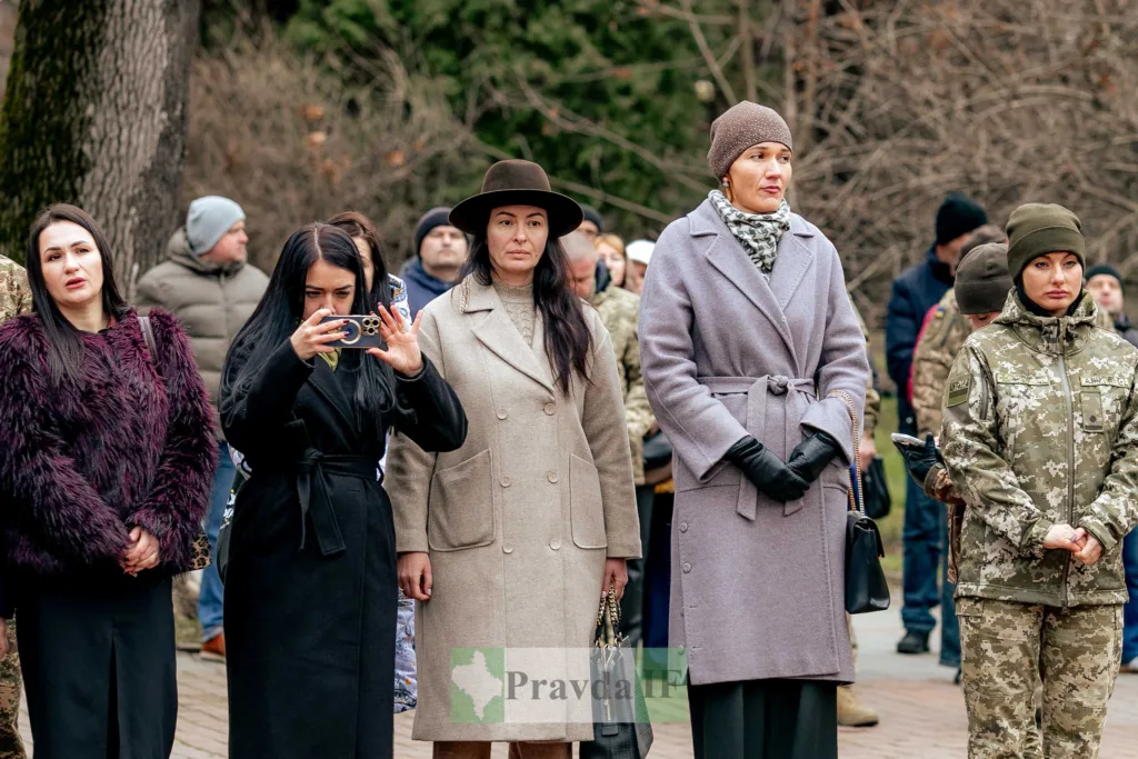 Жінки на вуличному заході взимку