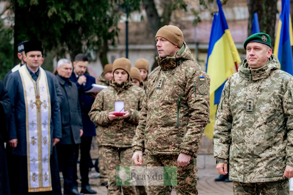 Українські військові на урочистій церемонії нагородження