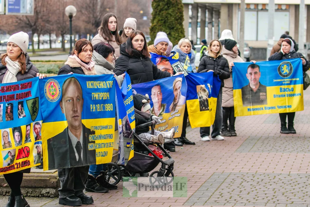 Акція підтримки з портретами зниклих українських військових