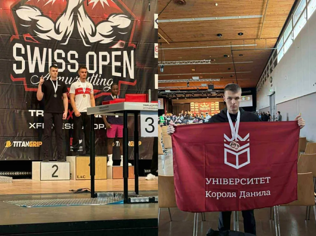 Спортсмен з медалями на турнірі Swiss Open