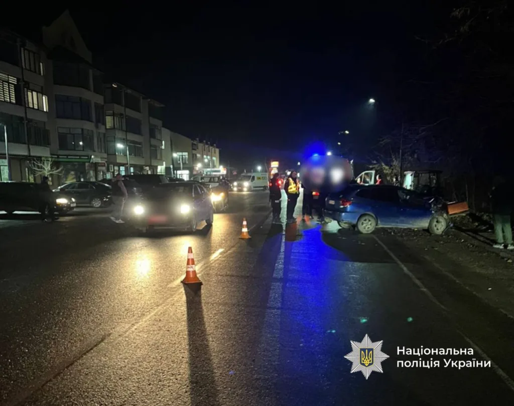 Дорожня аварія вночі, працює поліція України