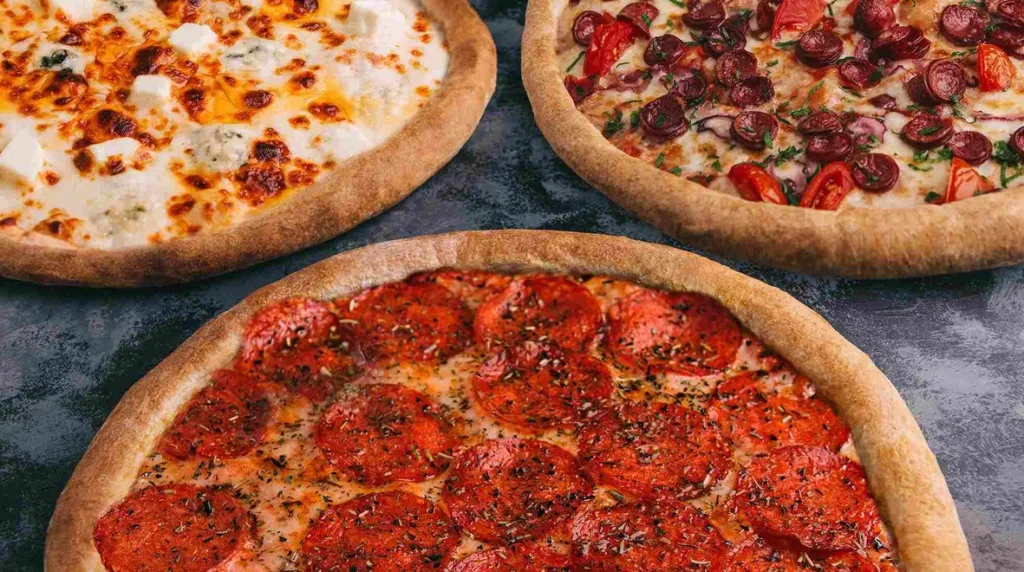 Три смачні піци з різними начинками