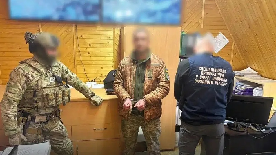 Затримання військового правоохоронцями у службовому кабінеті
