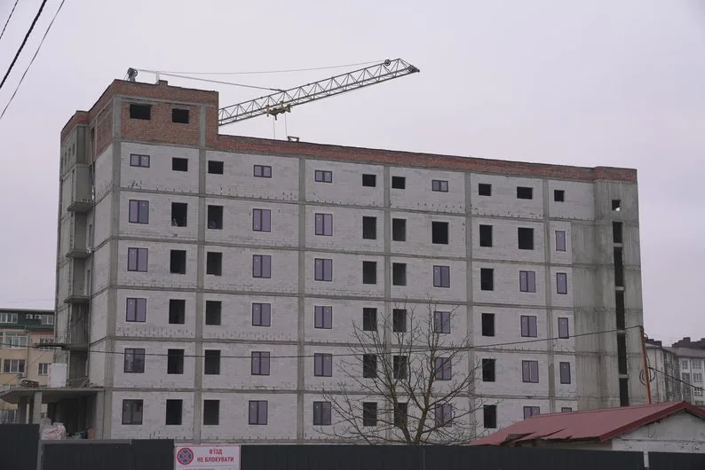 Будівництво багатоповерхового житлового будинку