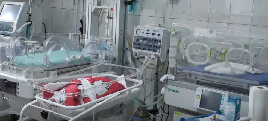 Палата інтенсивної терапії новонароджених з інкубаторами