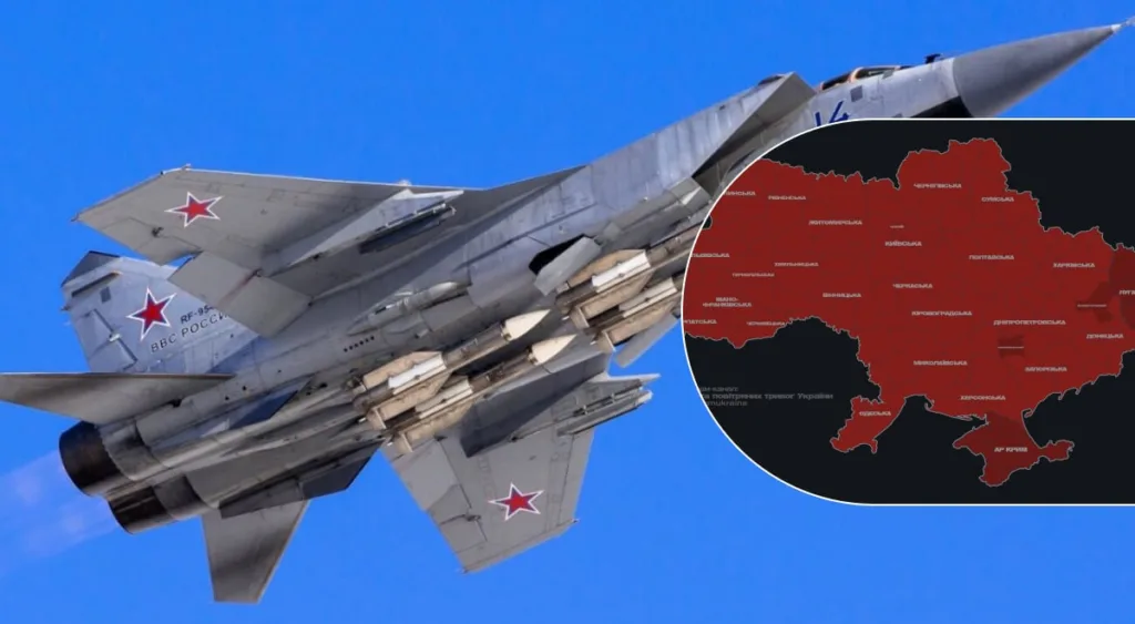 Російський військовий літак над картою України