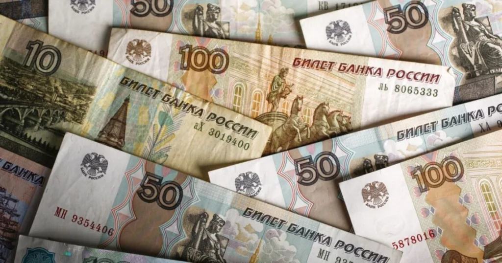 Російські рублі різних номіналів