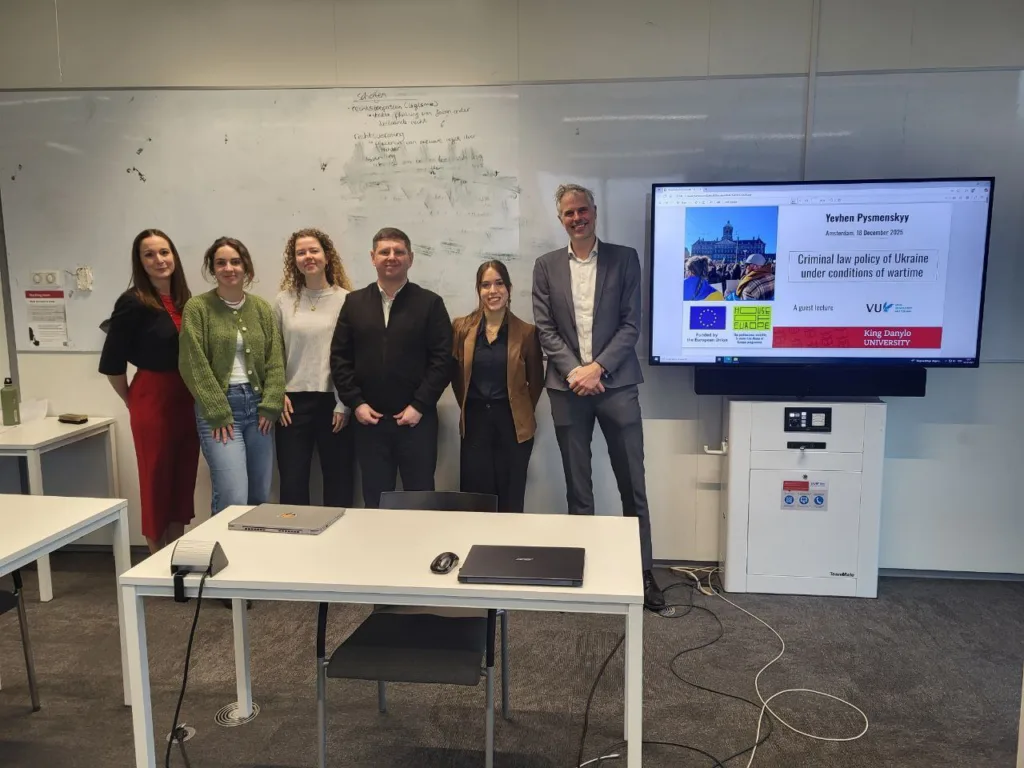 Учасники лекції про кримінальне право України у війні