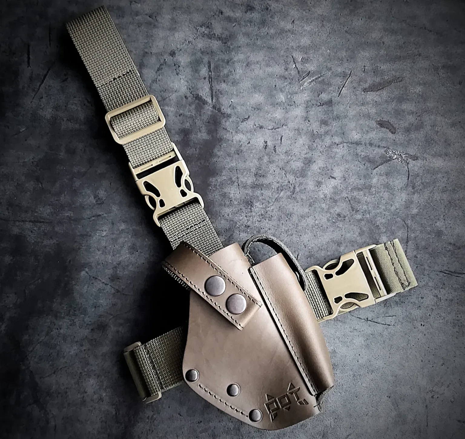 Шкіряна кобура з нейлоновим ременем