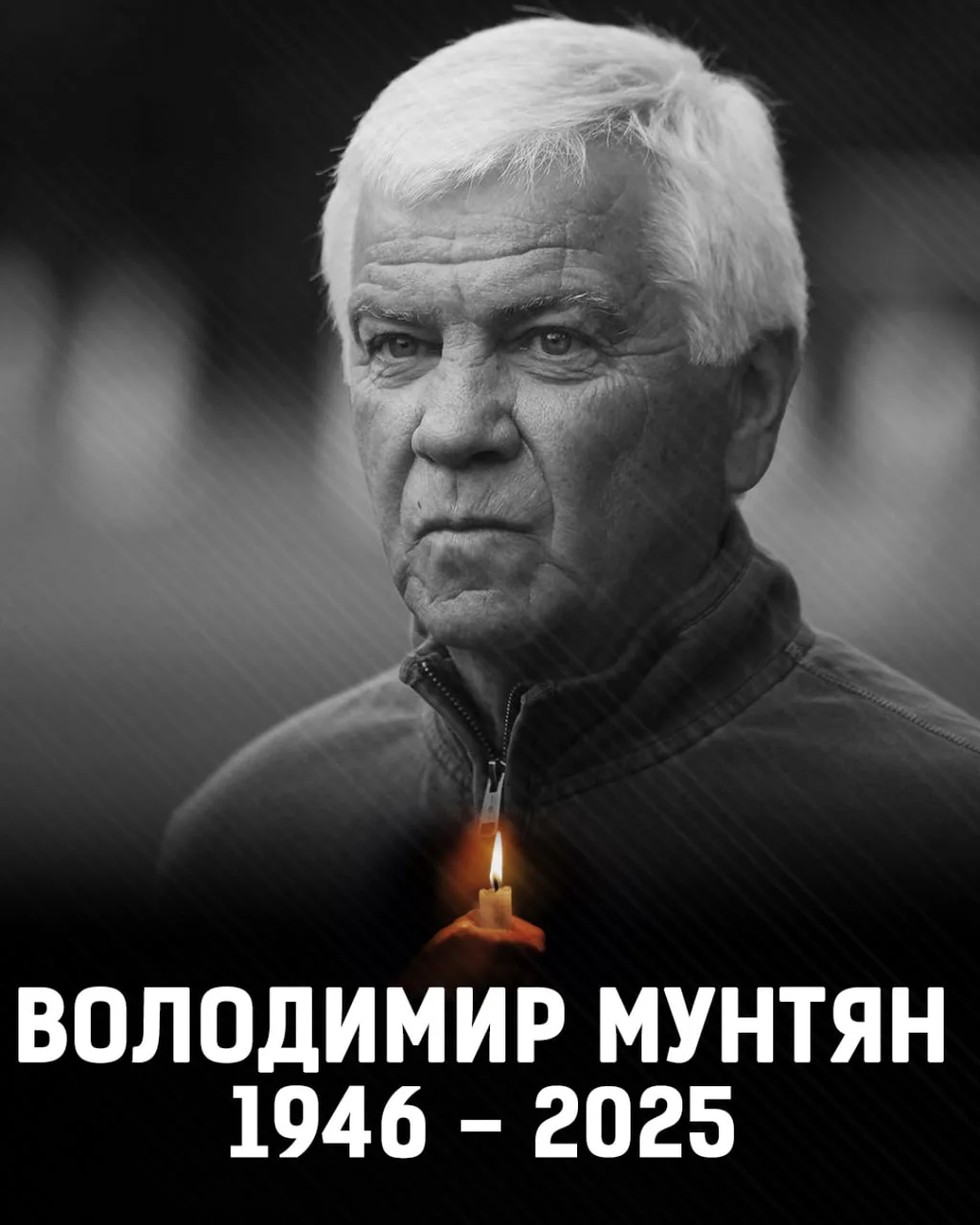 Чорно-біле фото літнього чоловіка зі свічкою пам'яті