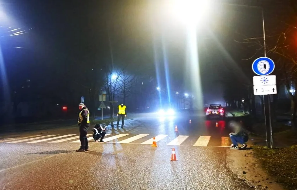 Поліція розслідує ДТП на пішохідному переході вночі