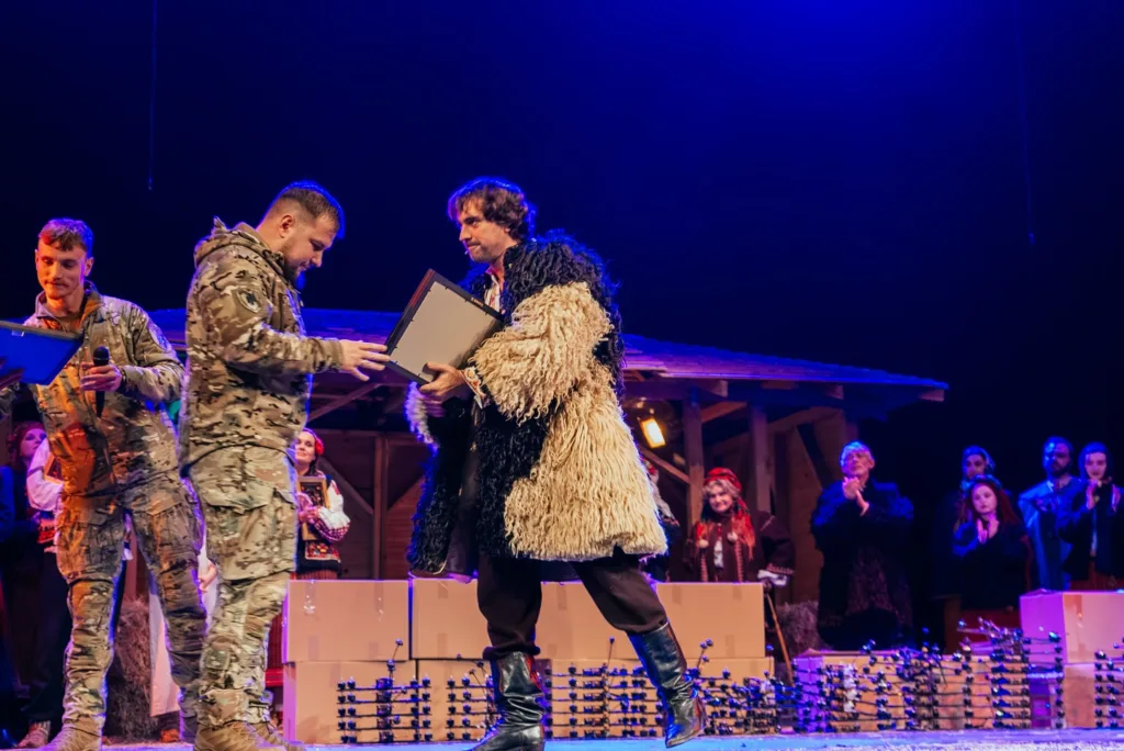 Вручення нагород на театральній сцені