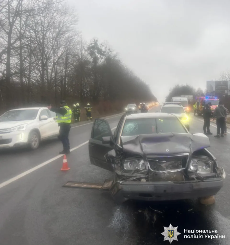 Дорожньо-транспортна пригода за участю кількох автомобілів