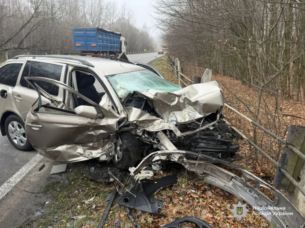 Дорожньо-транспортна пригода з пошкодженим автомобілем