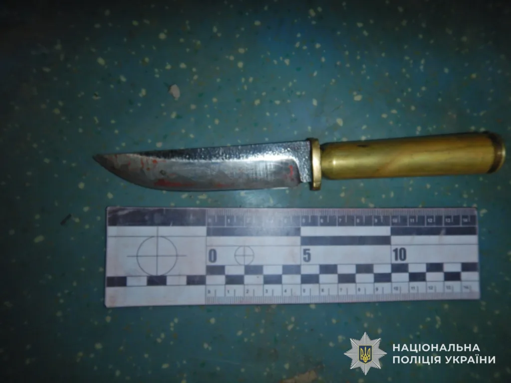 Ніж із лінійкою для криміналістичного вимірювання