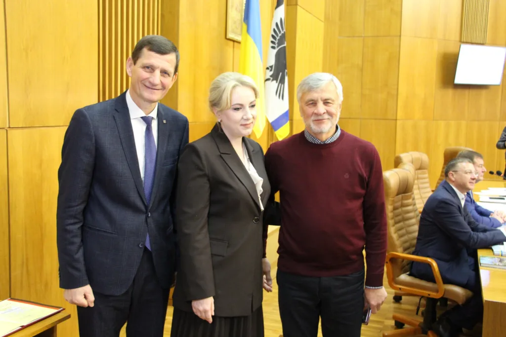 Люди на зустрічі в урядовій будівлі