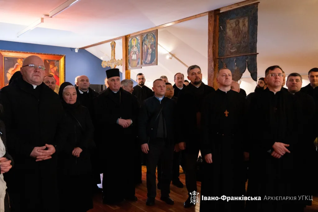 Священики та монахи під час церковного заходу