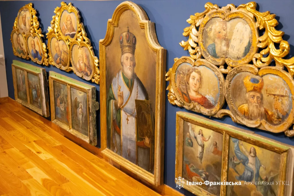 Старовинні ікони в музеї Івано-Франківська