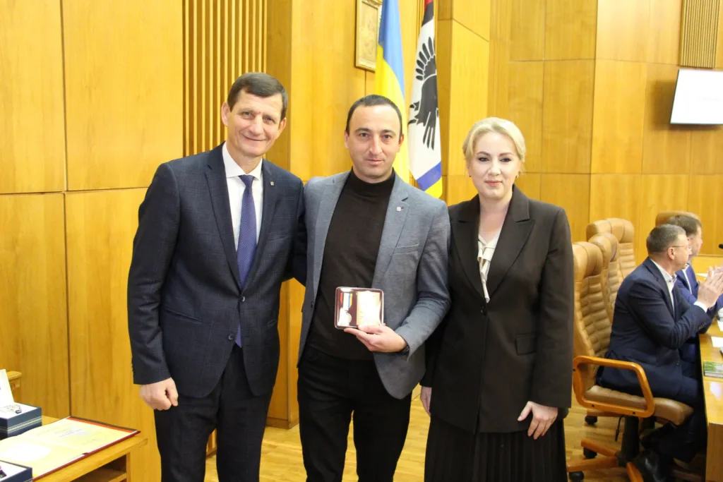 Нагородження працівника в урядовій будівлі України