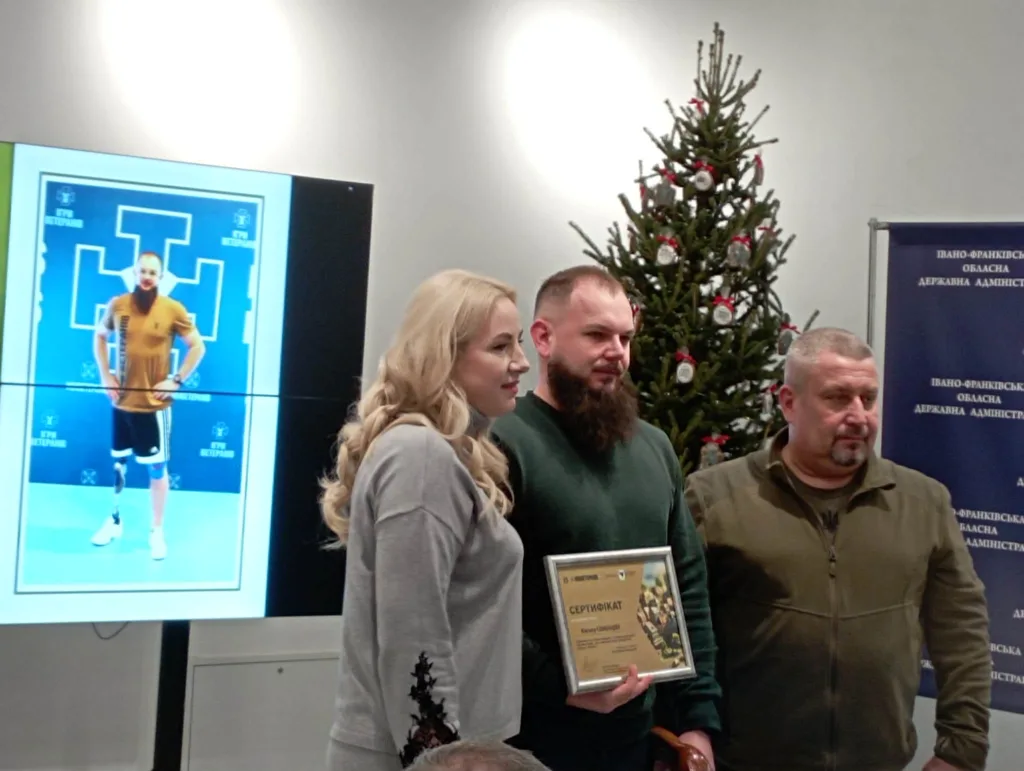Вручення сертифіката ветерану в Івано-Франківську