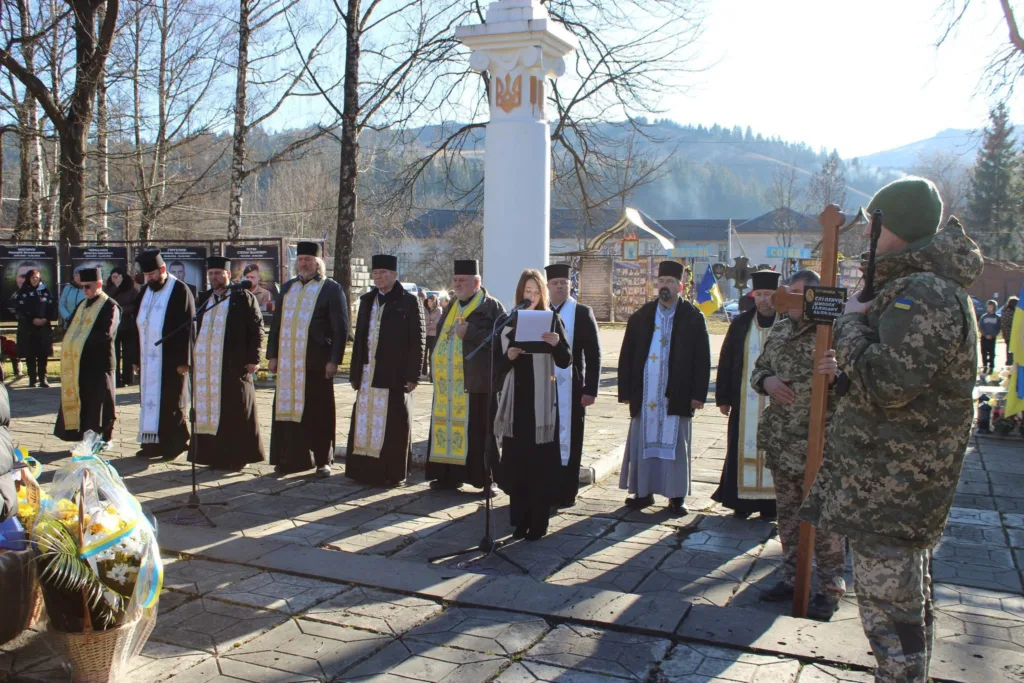 Священики та військові на урочистій церемонії пам’яті