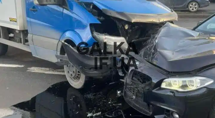 ДТП з вантажівкою та легковим автомобілем на дорозі