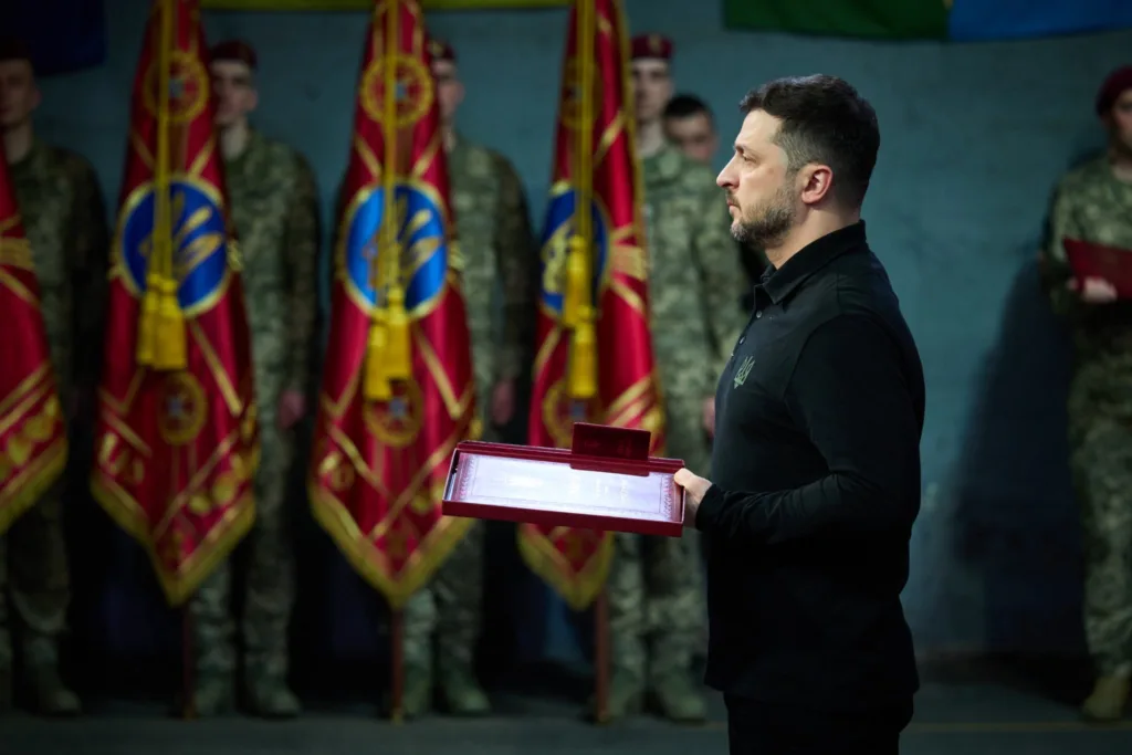 Вручення нагороди військовослужбовцям України