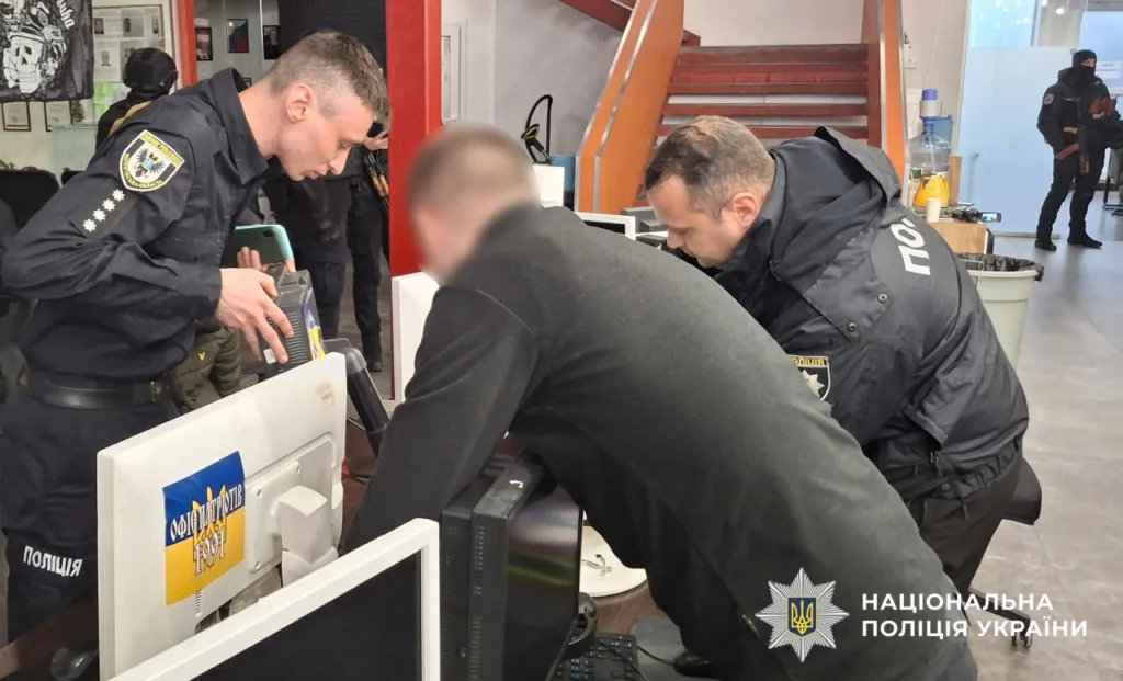 Поліція проводить обшук в офісі