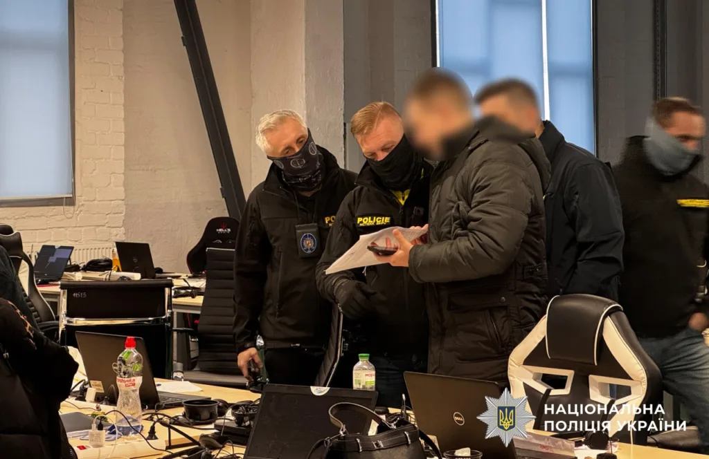 Поліція проводить розслідування в офісі