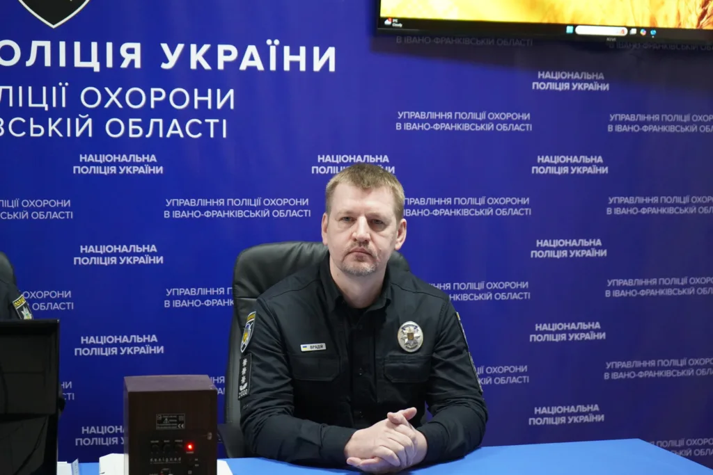 Представник поліції України на пресконференції