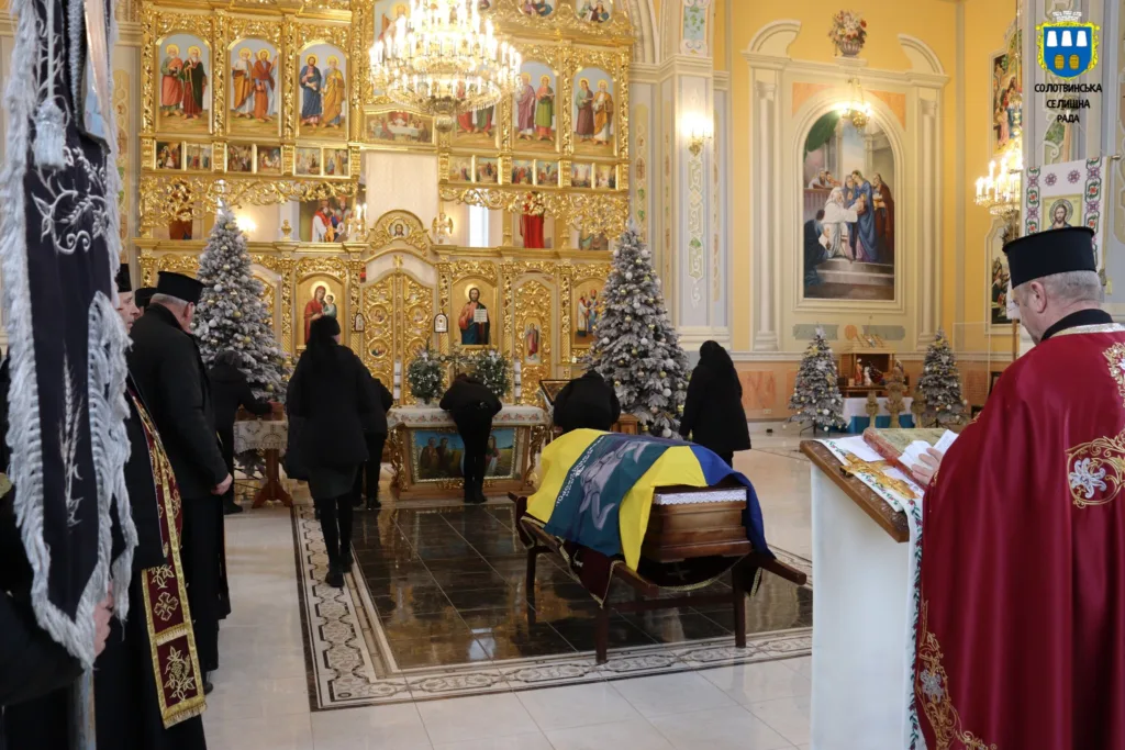 Похоронна церемонія в українській церкві