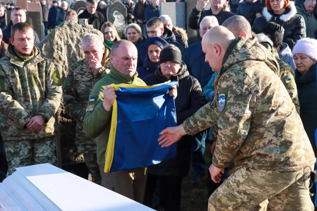 Прощання військових із загиблим побратимом в Україні
