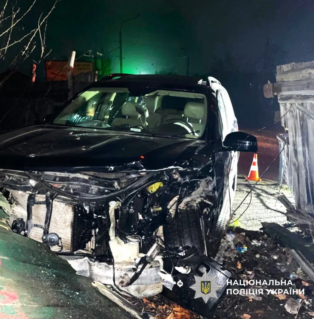 Пошкоджений автомобіль після дорожньо-транспортної пригоди