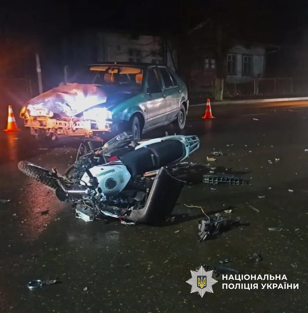 Дорожньо-транспортна пригода з мотоциклом і автомобілем