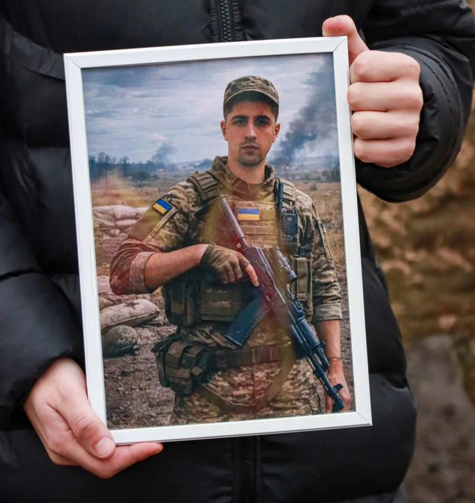 Фото українського військового в рамці