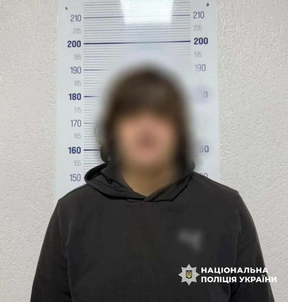 Затримана особа у відділенні поліції України