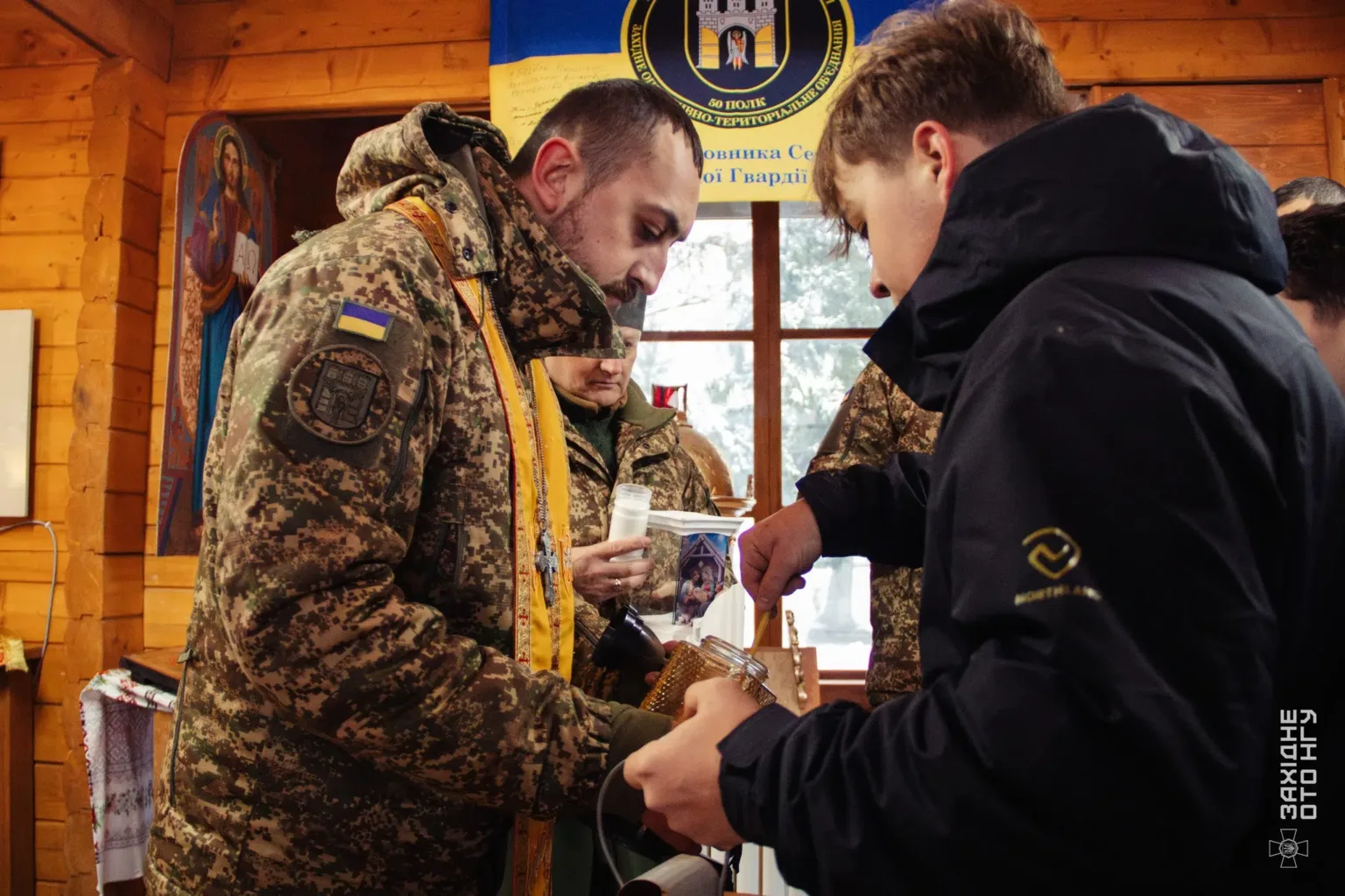 Військові беруть участь у церковному обряді