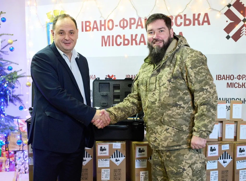 Передача обладнання військовому в Івано-Франківську