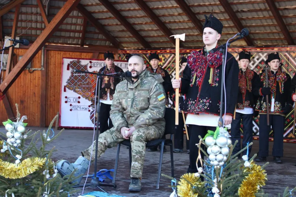 Святковий виступ у традиційному українському вбранні