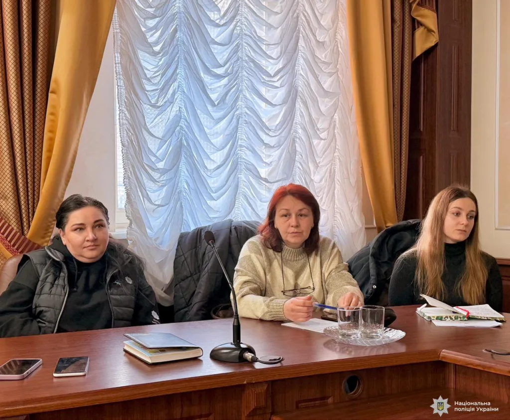Жінки на нараді в поліцейському офісі України