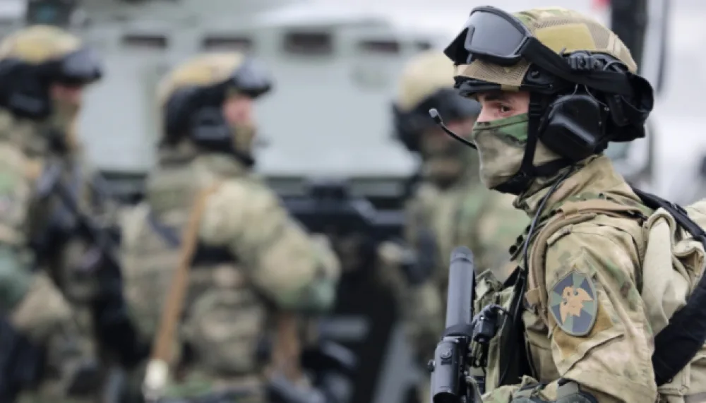 Військові у камуфляжі під час операції