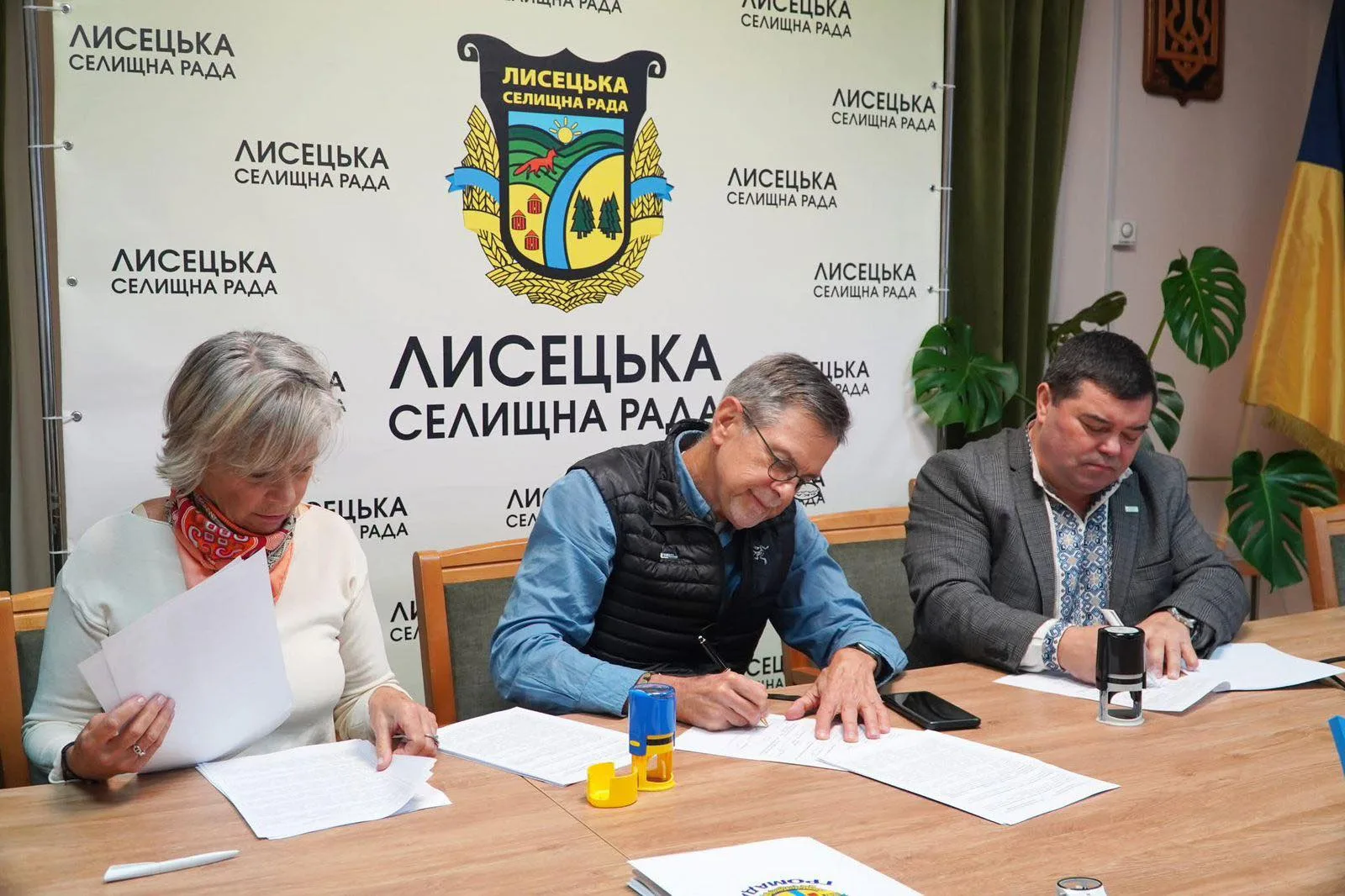 Підписання угоди в Лисецькій селищній раді