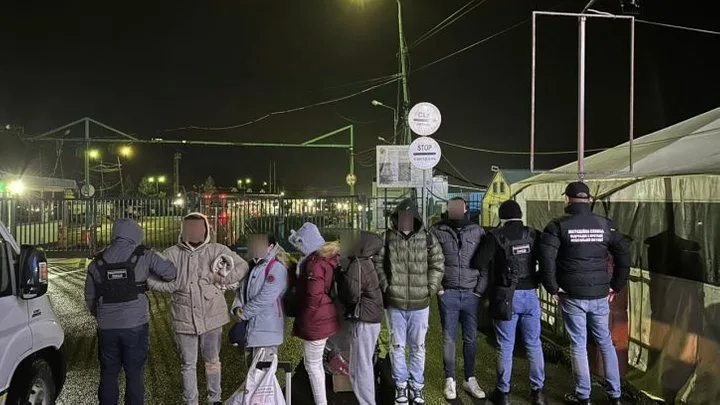 Прикордонники затримали людей на пункті пропуску вночі