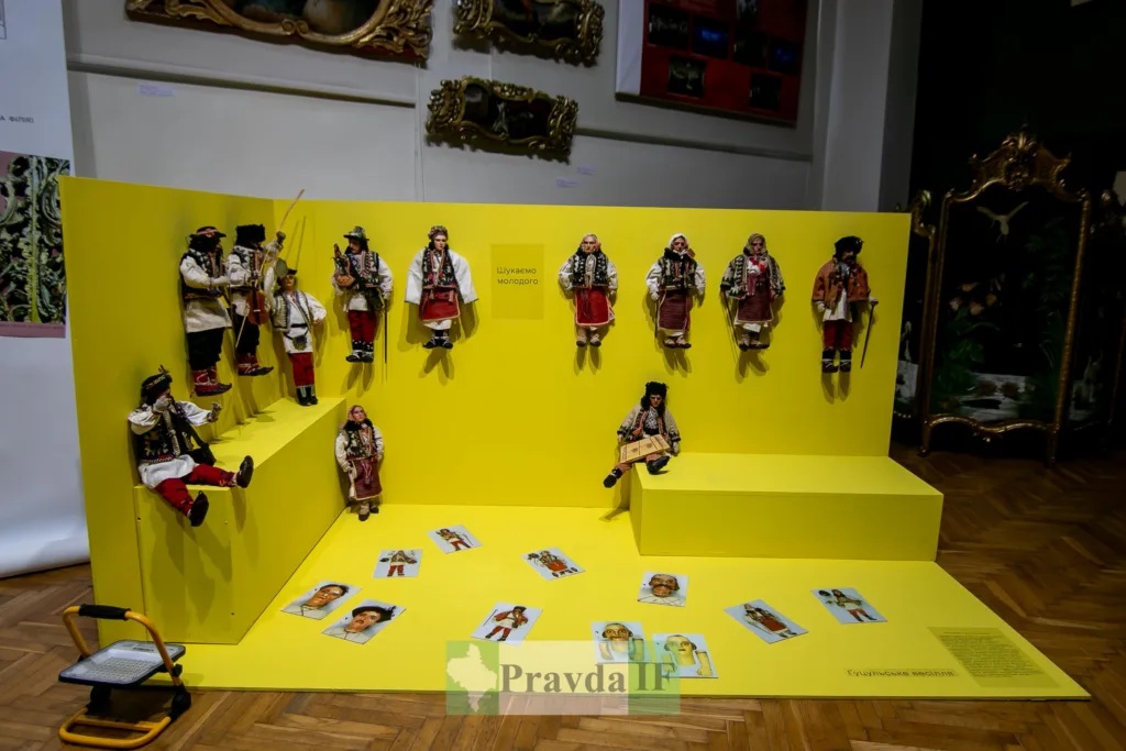 Виставка ляльок у гуцульському традиційному вбранні