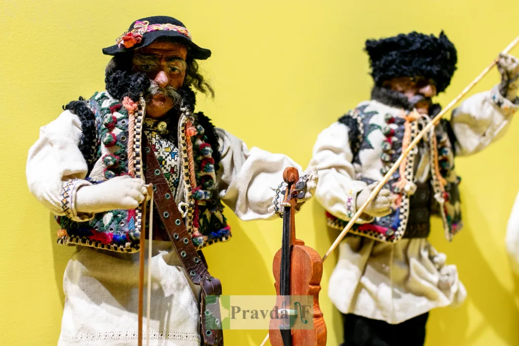 Ляльки у традиційному українському народному вбранні