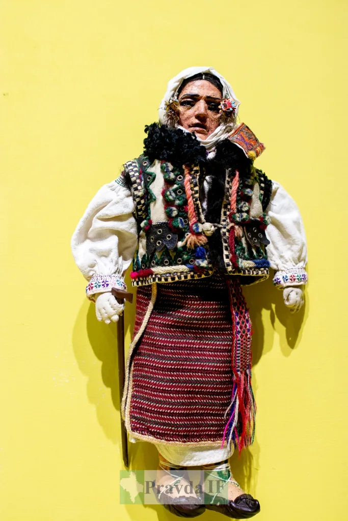 Українська лялька в традиційному народному вбранні