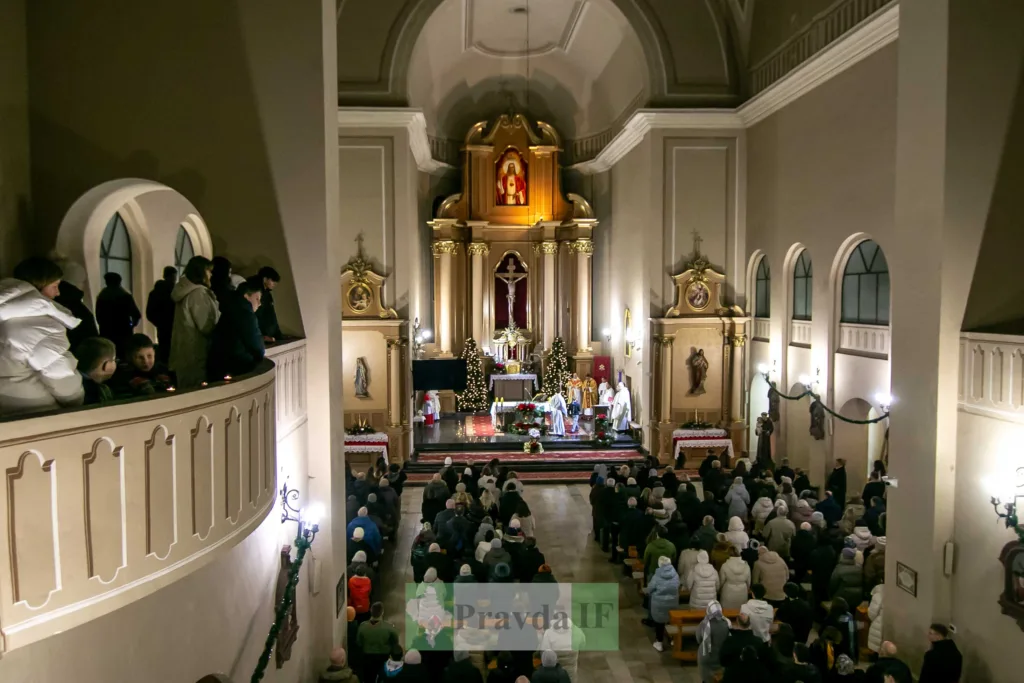 Різдвяна служба у католицькому храмі