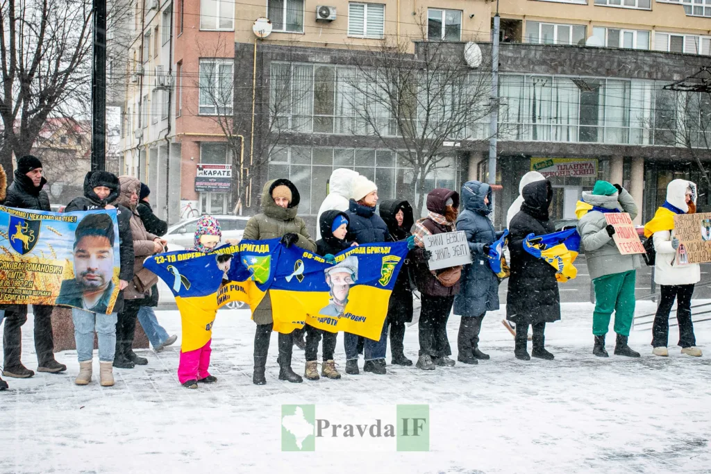 Мітинг на підтримку українських військових узимку