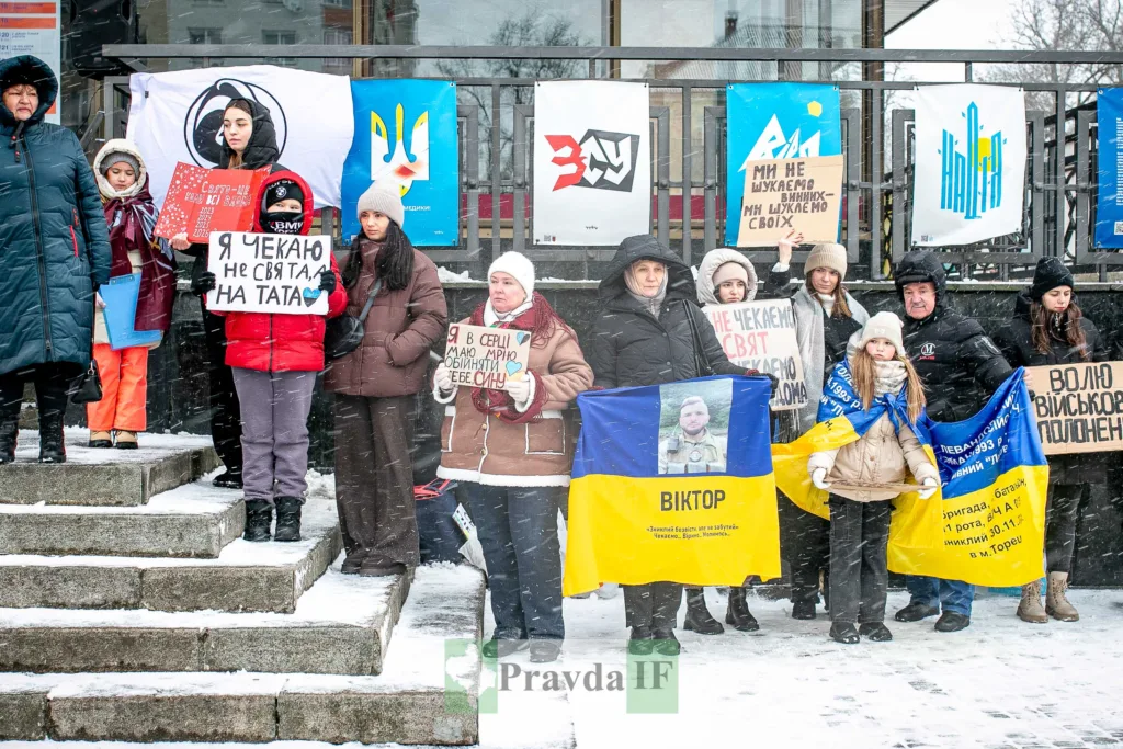 Мітинг за звільнення українських військовополонених у зимовий день