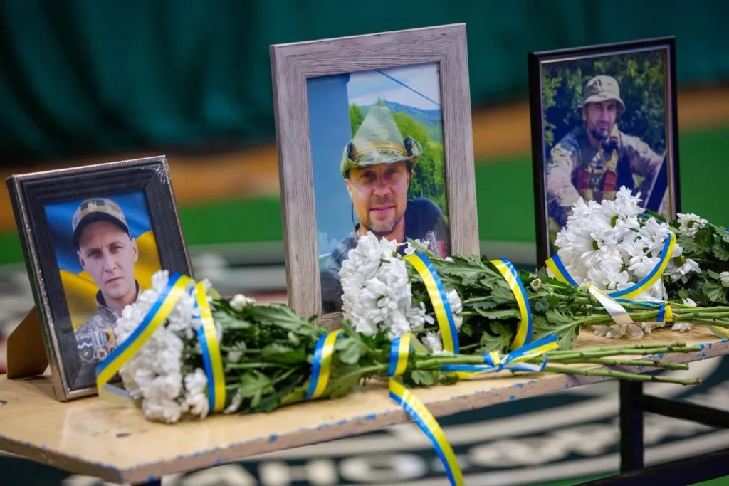 Вшанування пам’яті загиблих українських військових з квітами